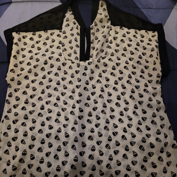 Skull Button down. - Picture 2 of 3